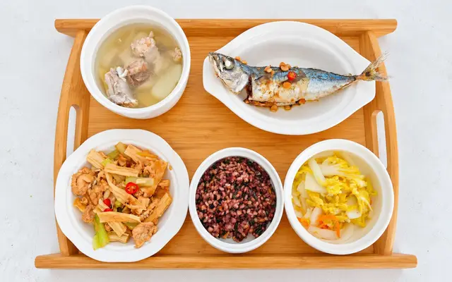 Braised fish, yam and fish soup, chicken with celery and tofu skin, mixed grains and vegetables